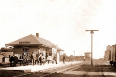 Depot-Washburn-Depot-People-Waiting-At-Train-Station-770x612